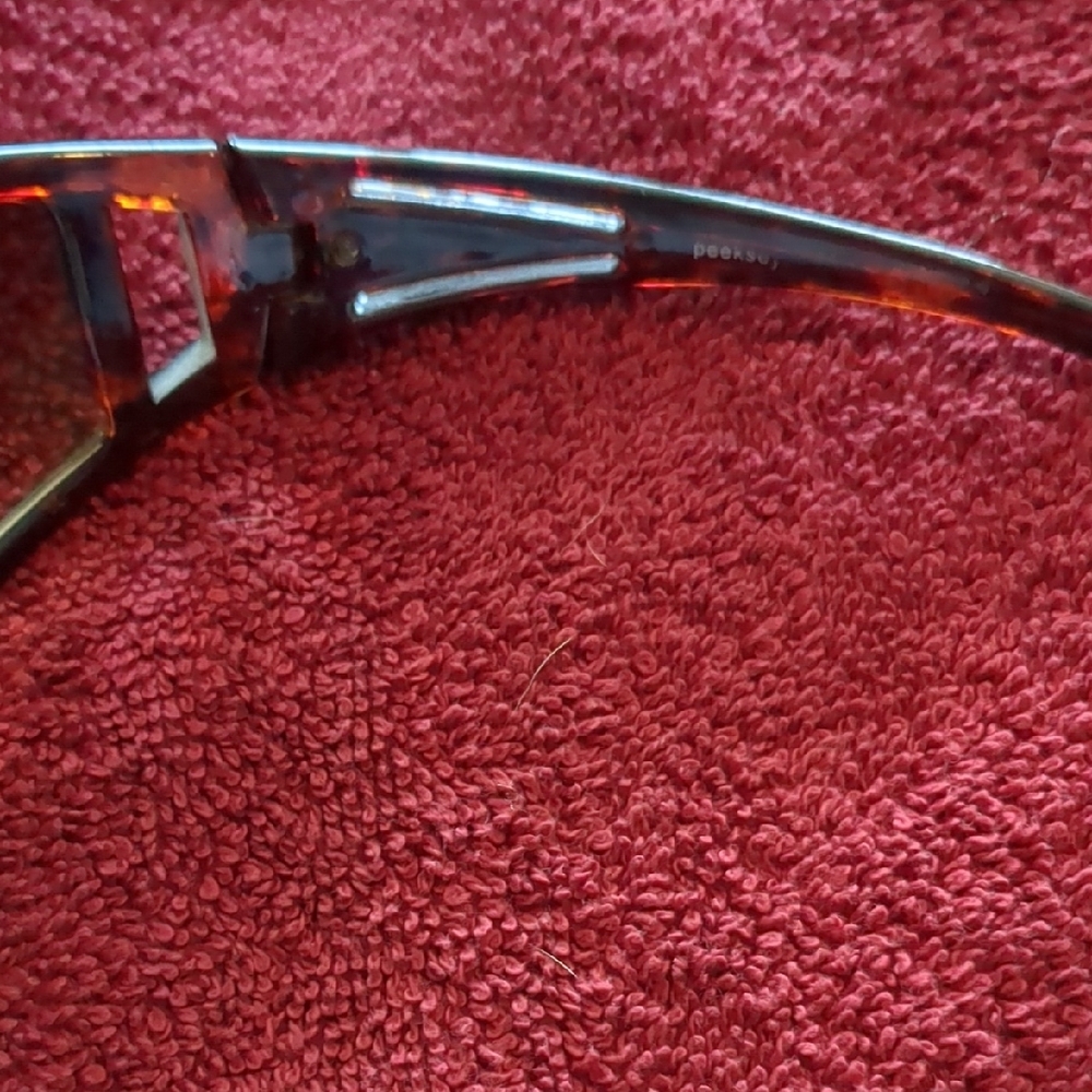Stylish Tortoise Shell Sunglasses - Picture 3 of 4